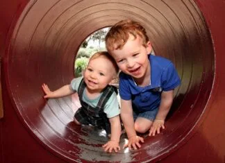 Jak wybrać odpowiedni wózek w sklepie dziecięcym?