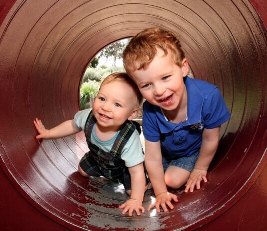 Tworzenie wspólnych historii – zabawa na kilka osób