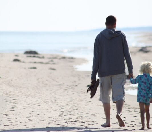 Kiedy dziecko zaczyna widzieć i co widzi na początku?
