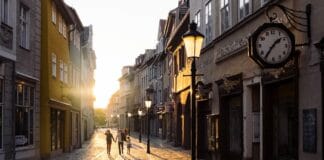 Zabawy z plasteliną i modeliną – rozwój przez dłonie