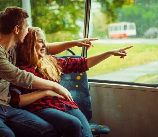 Zabawki wspierające rozwój dziecka do 6. miesiąca życia